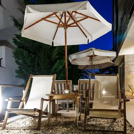 Апартамент Charming 1 Bedroom For Up To 4 Guests