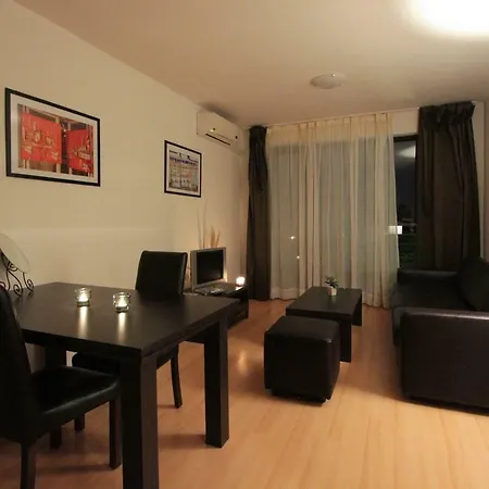 Charming 1 Bedroom For Up To 4 Guests Апартамент Слънчев бряг